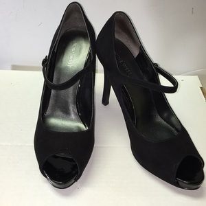 Nine West suede peep toe heel
